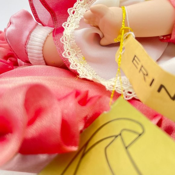 Seymour Mann Doll Connoiseur Collection Musical Erin Porcelain Plays "Aura Lee" - Picture 5 of 16